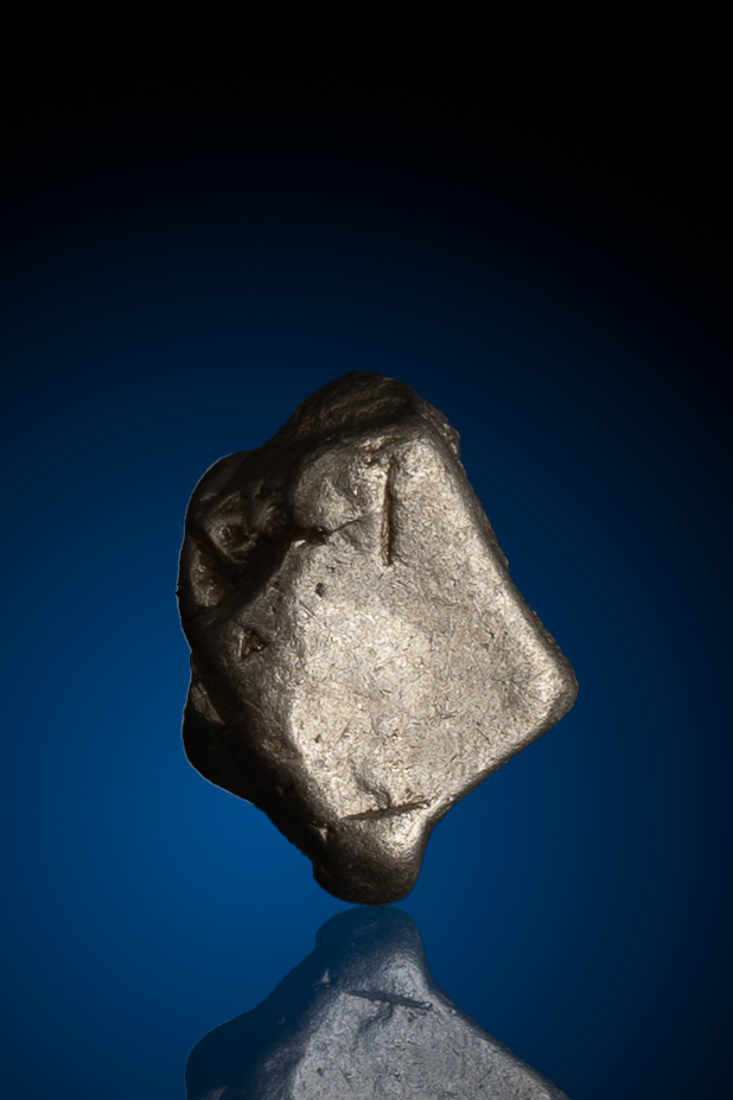 (image for) Elongated Shiny Platinum Crystal Nugget from Russia